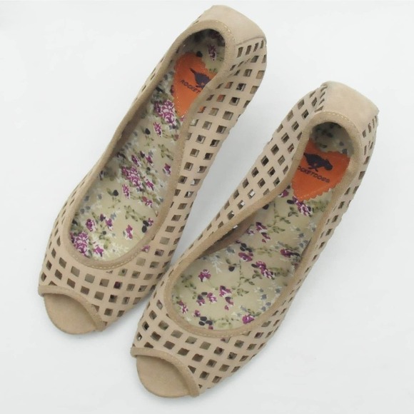 ROCKET Dog Perforated Brown Suede Peep Toe Heels - Picture 2 of 6